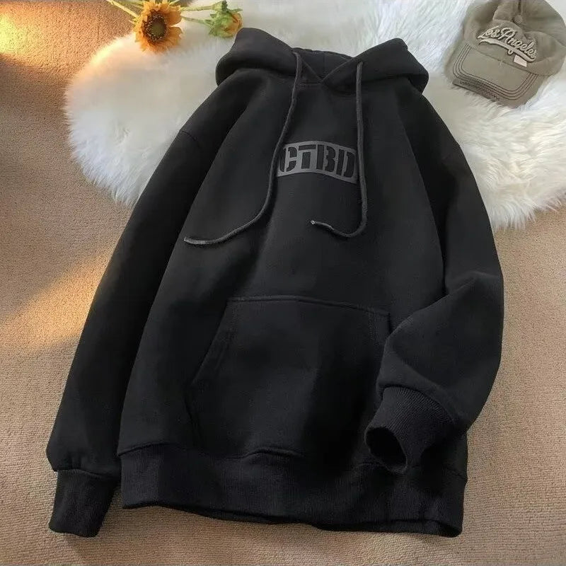 Sudadera con capucha y bolsillo delantero, corte holgado, talla 8XL, estampado de letras caladas; moda para hombres y para parejas.